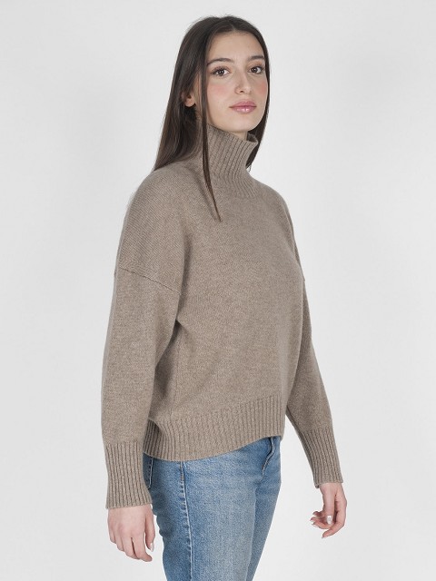 “Rounded” Cashmere Sweater